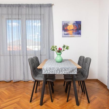 Apartments Lovric With Sea View Kaštela Εξωτερικό φωτογραφία