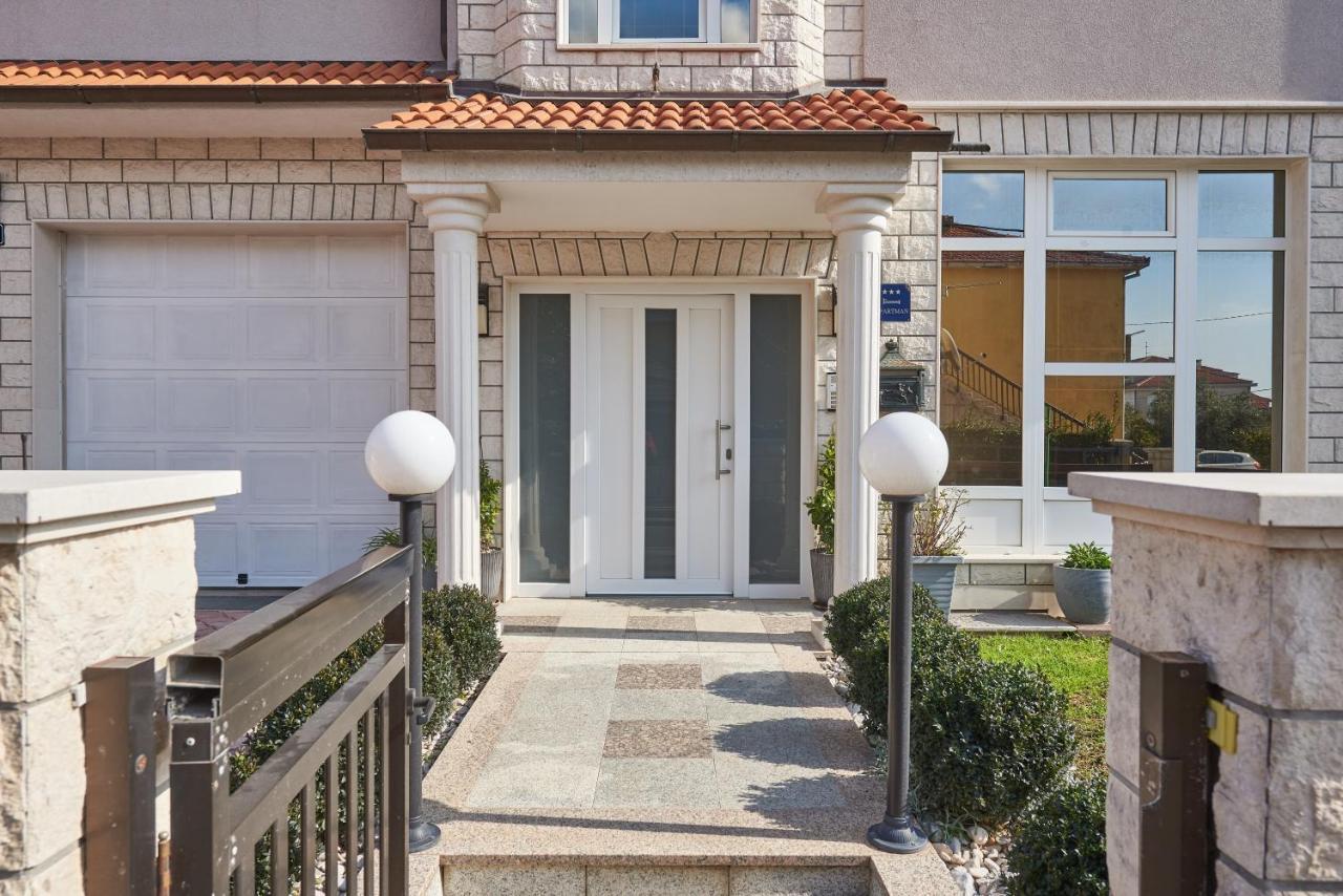 Apartments Lovric With Sea View Kaštela Εξωτερικό φωτογραφία