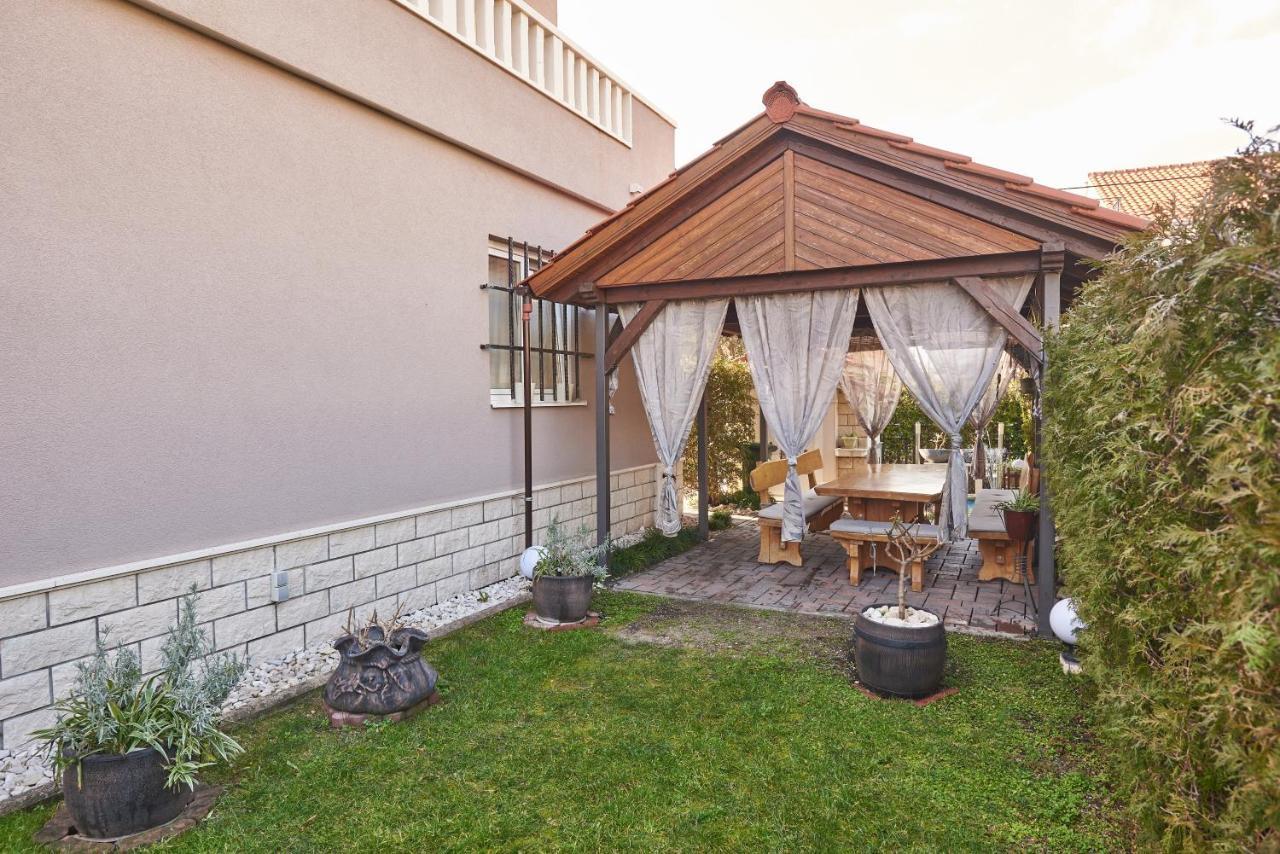 Apartments Lovric With Sea View Kaštela Εξωτερικό φωτογραφία
