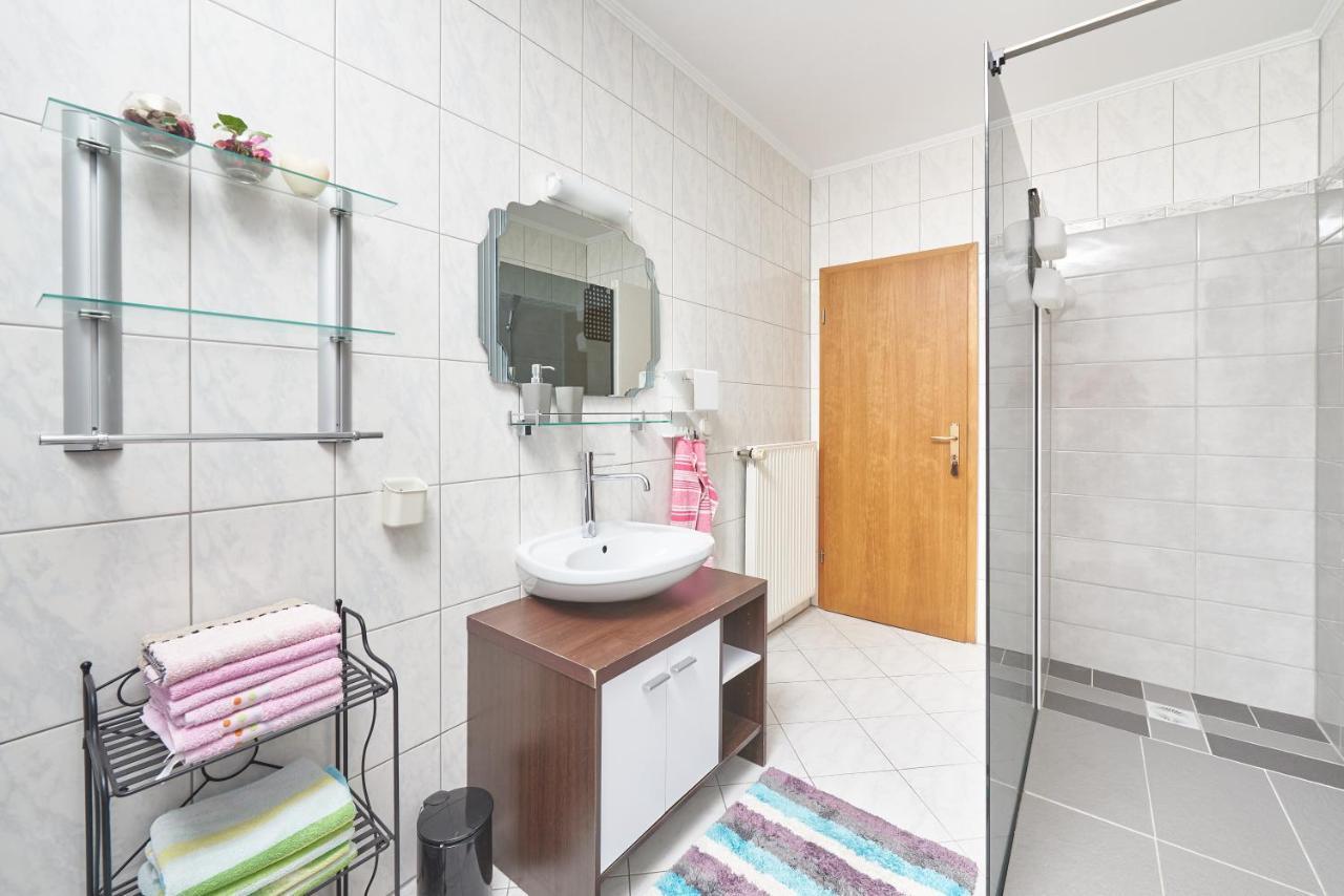 Apartments Lovric With Sea View Kaštela Εξωτερικό φωτογραφία