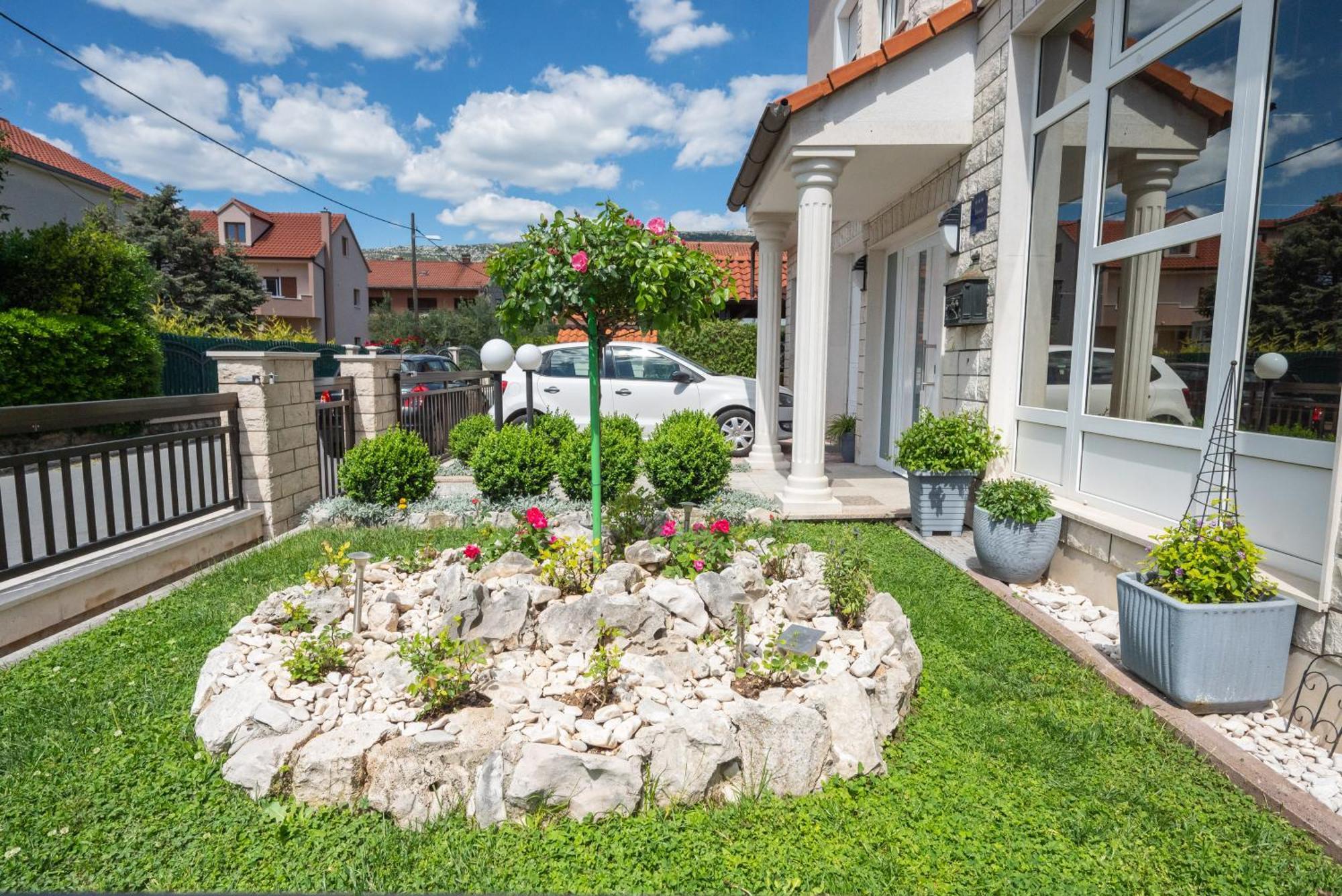 Apartments Lovric With Sea View Kaštela Εξωτερικό φωτογραφία