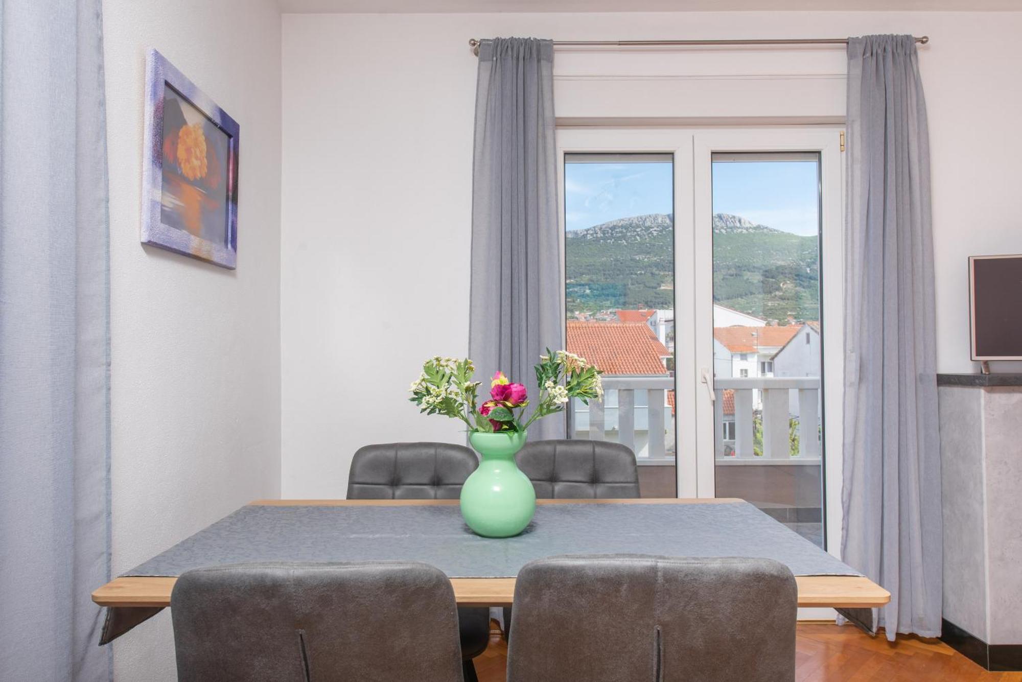 Apartments Lovric With Sea View Kaštela Εξωτερικό φωτογραφία
