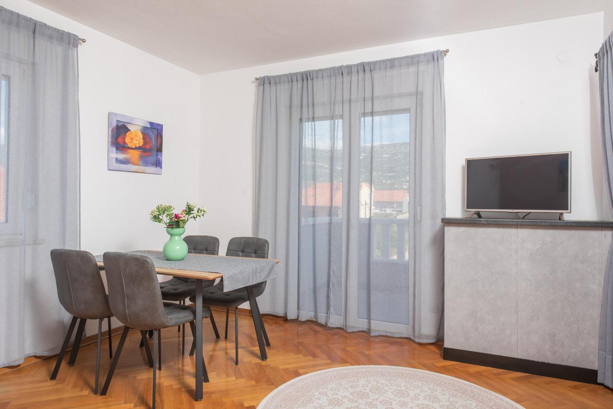 Apartments Lovric With Sea View Kaštela Εξωτερικό φωτογραφία