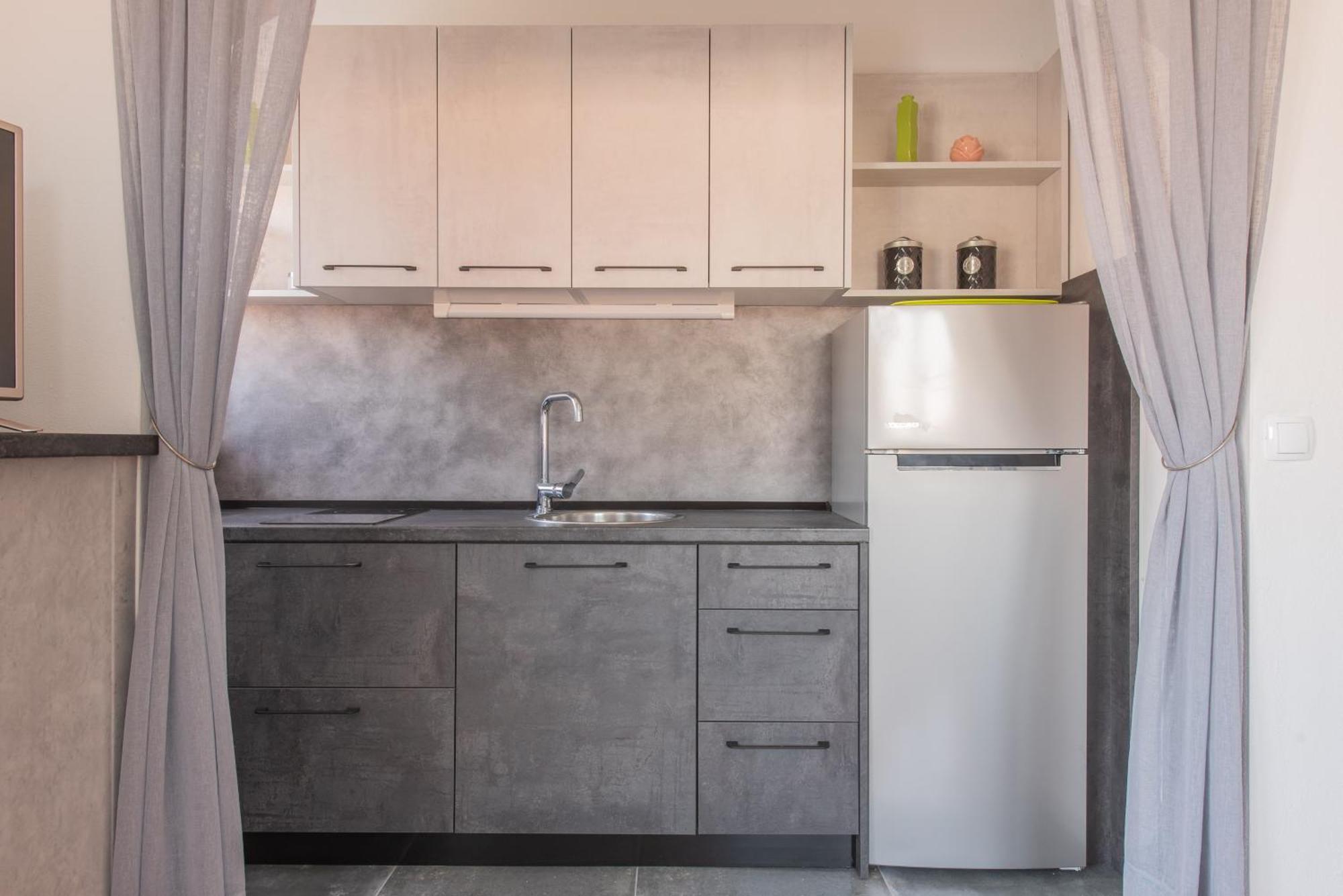 Apartments Lovric With Sea View Kaštela Εξωτερικό φωτογραφία